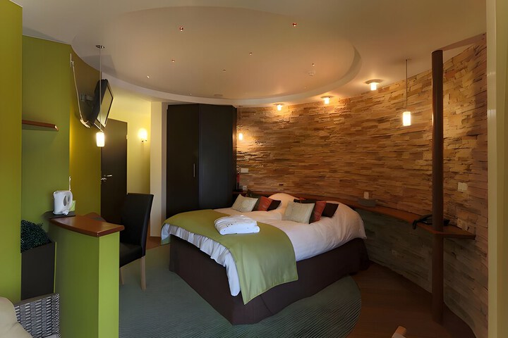 Room 15 of 42