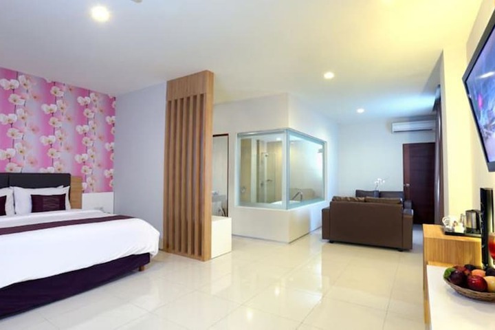 Room 12 of 50