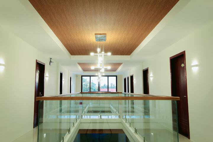 Ballroom/Hall 41 of 52