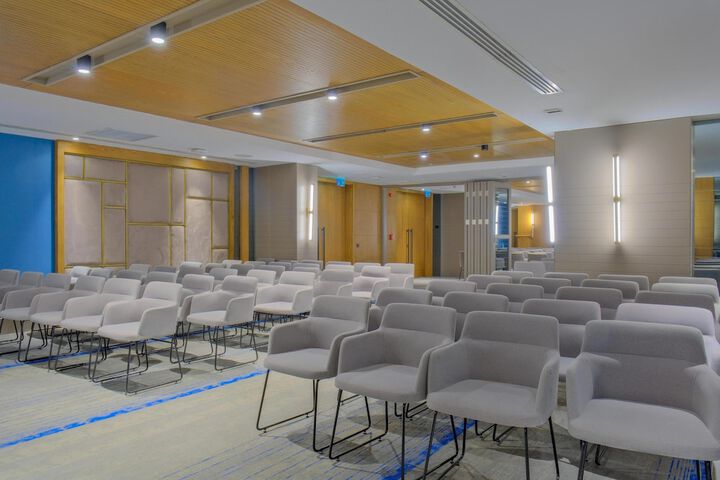 Business Center 111 of 137