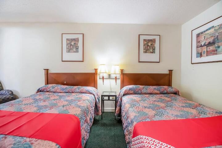 2 Queen Beds (3 of 12)