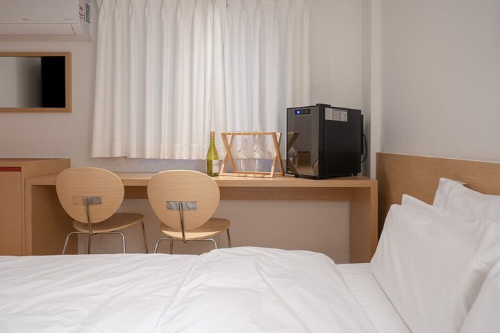 Room 63 of 100
