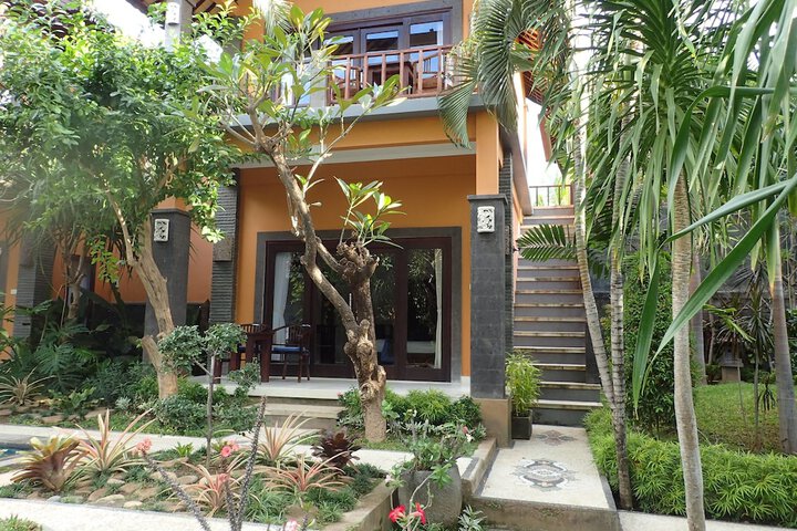 Hotel Exterior 33 of 36