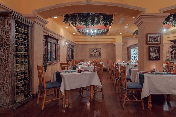 Dining 53 of 90
