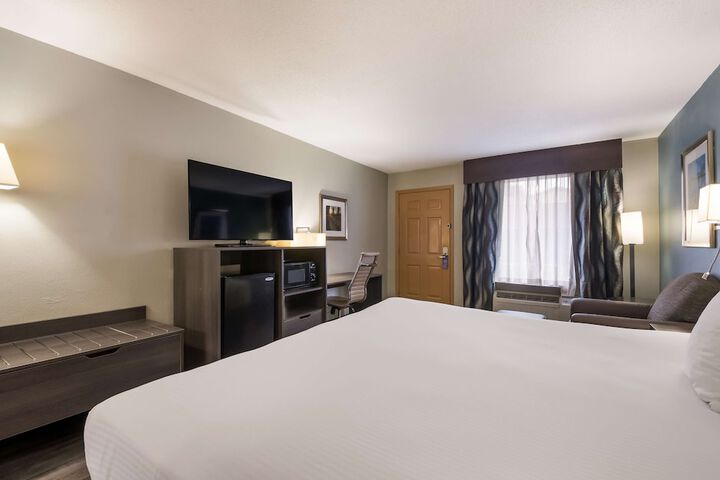 1 King Bed (10 of 19)