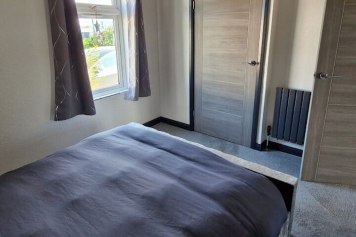 Room 6 of 18