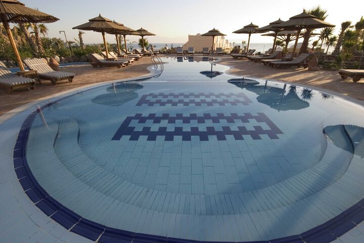 Pool 50 of 107