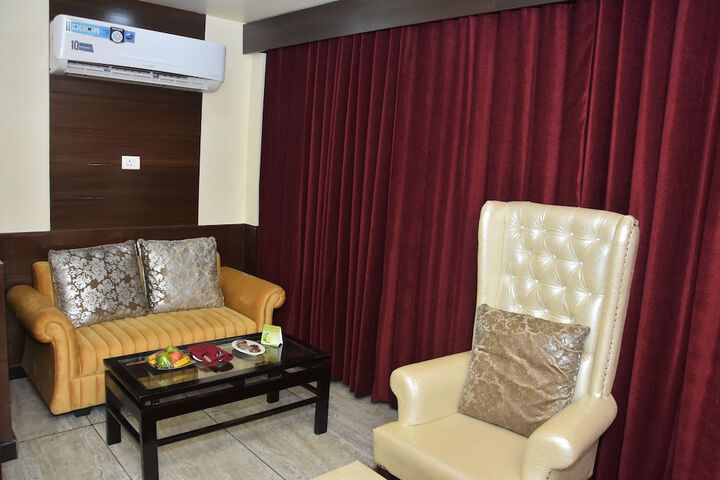 Room 17 of 27