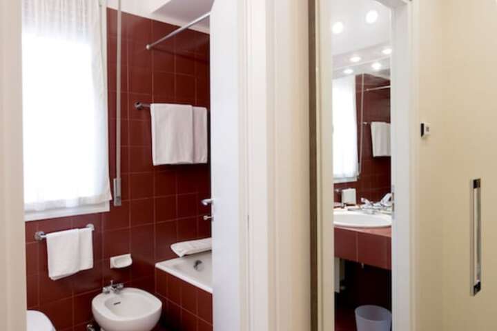 Room 15 of 74