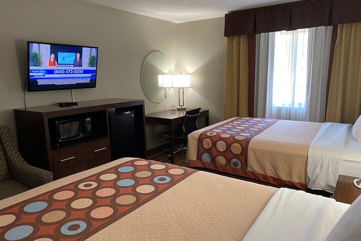 2 Queen Beds (1 of 7)