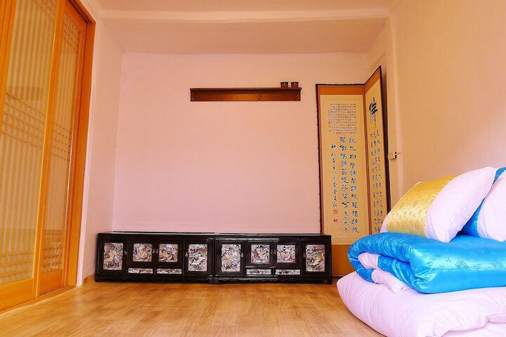 Room 11 of 32