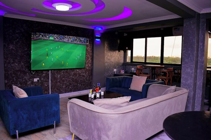 Lounge 40 of 55
