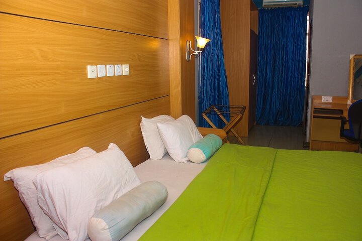 Room 12 of 35