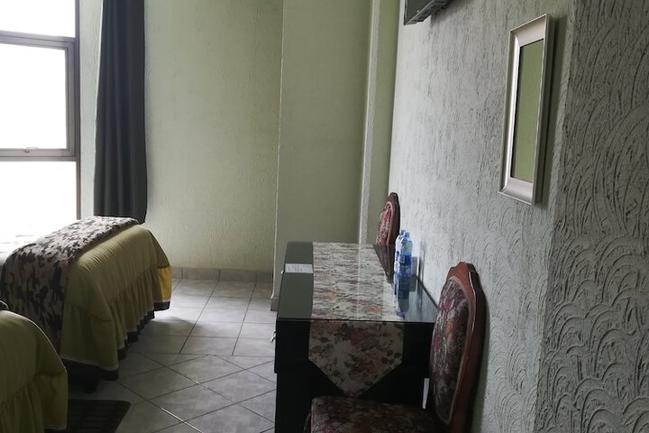 Room 8 of 34