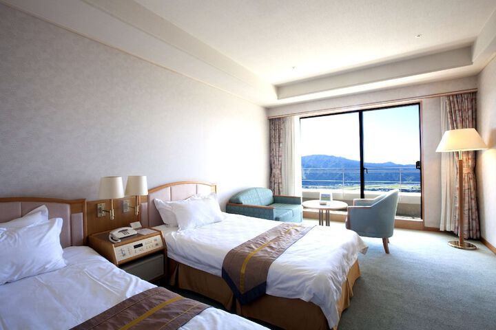 Room 2 of 32