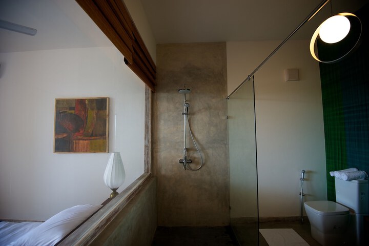 Room 16 of 28