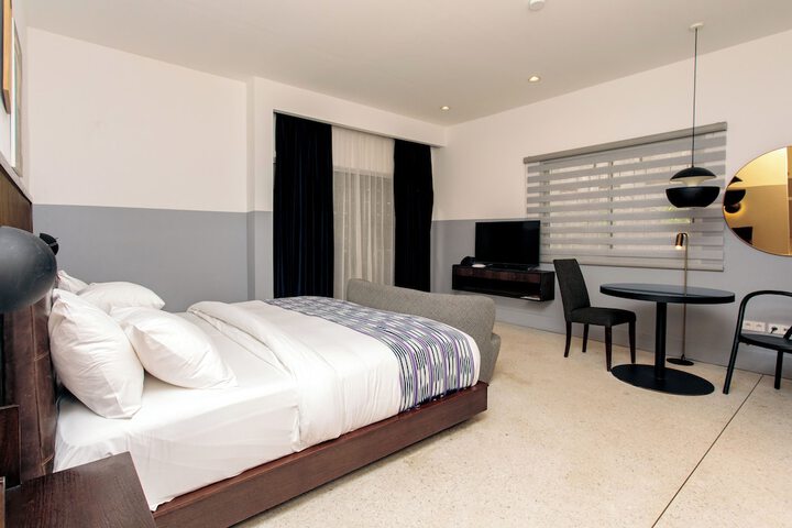 Room 8 of 27