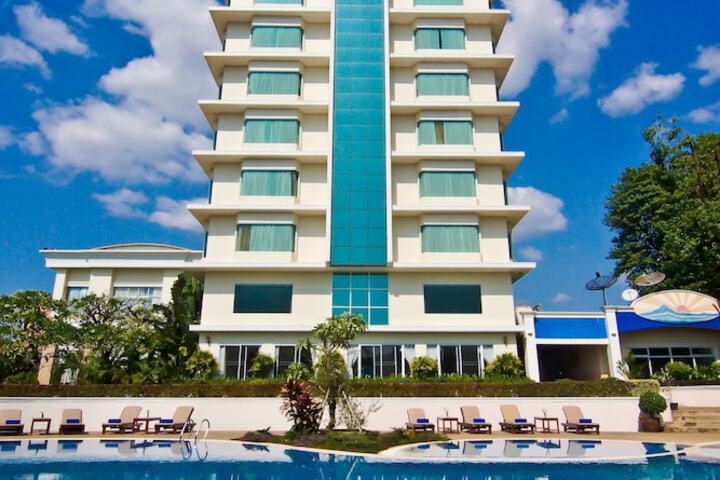 Hotel Pool
