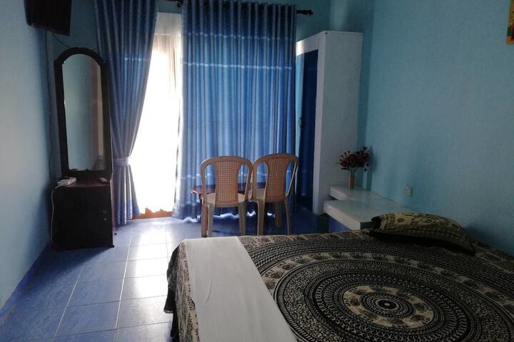 Room 7 of 8