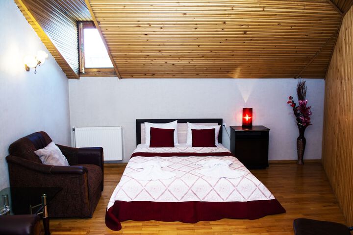 Room 28 of 67