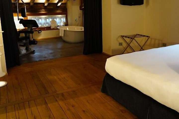 Room 10 of 52
