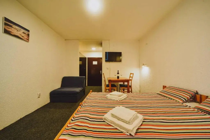 Room 3 of 8