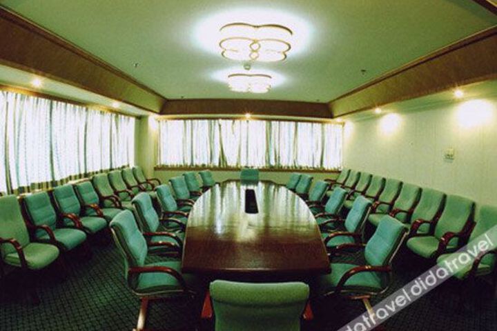 Room 3 of 16