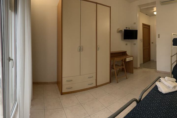 Room 34 of 70