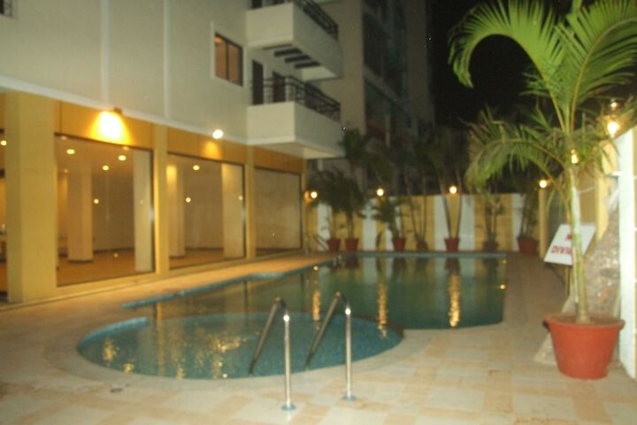 Hotel Pool
