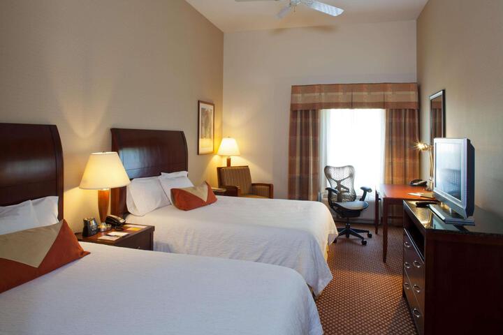 2 Queen Beds (1 of 7)