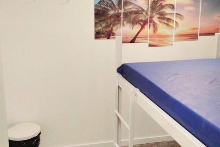 Room 12 of 43