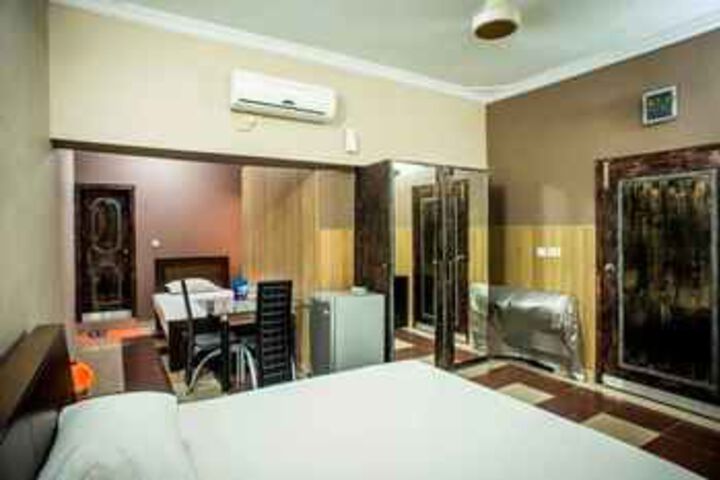 Room 22 of 37