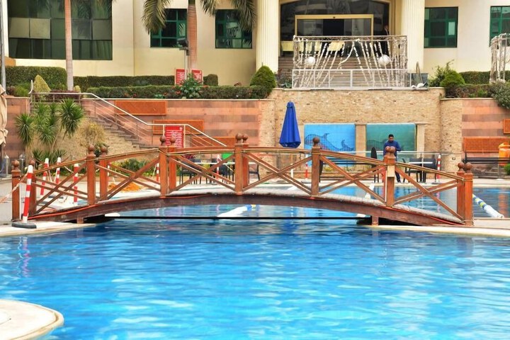 Pool 14 of 16