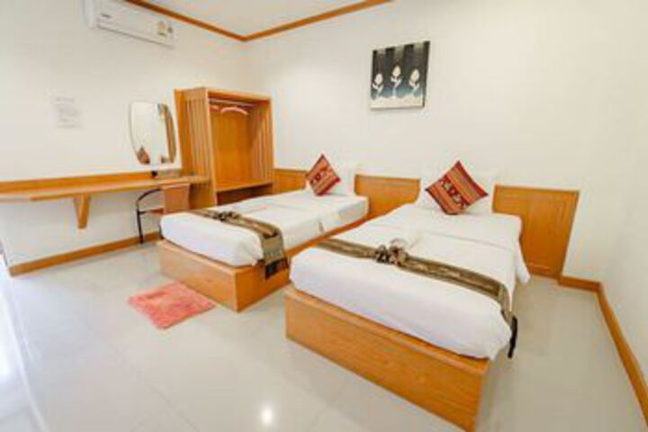 Room 9 of 16