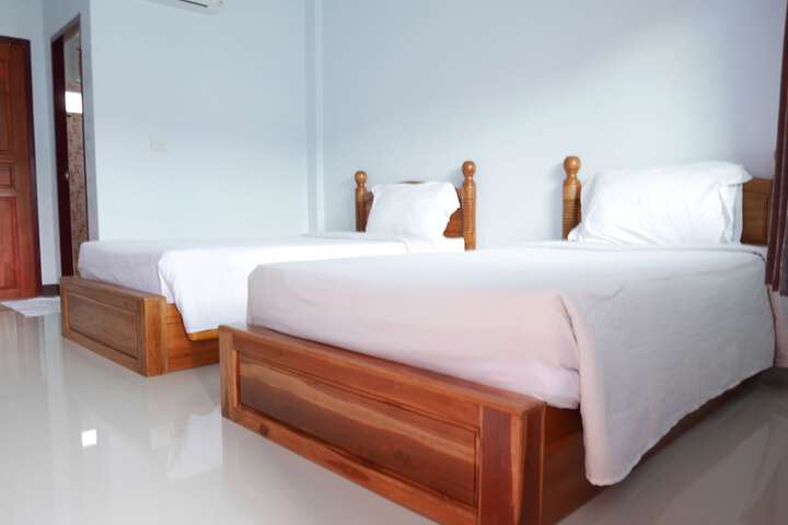 Room 2 of 34