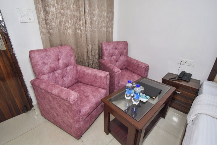Room 6 of 25