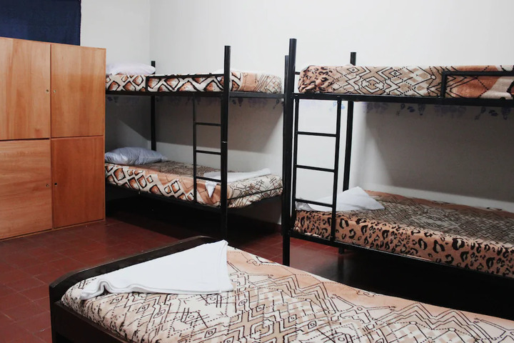 Room 4 of 10