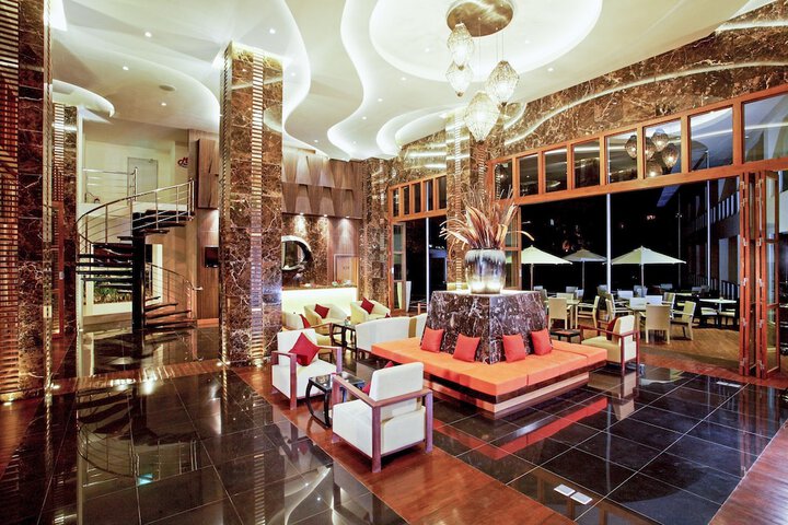 Entrance & Lobby