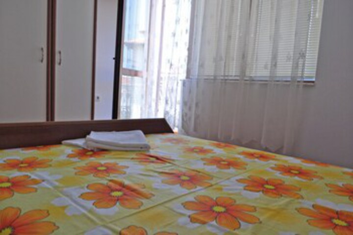 Room 27 of 33