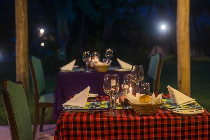 Dining 5 of 18