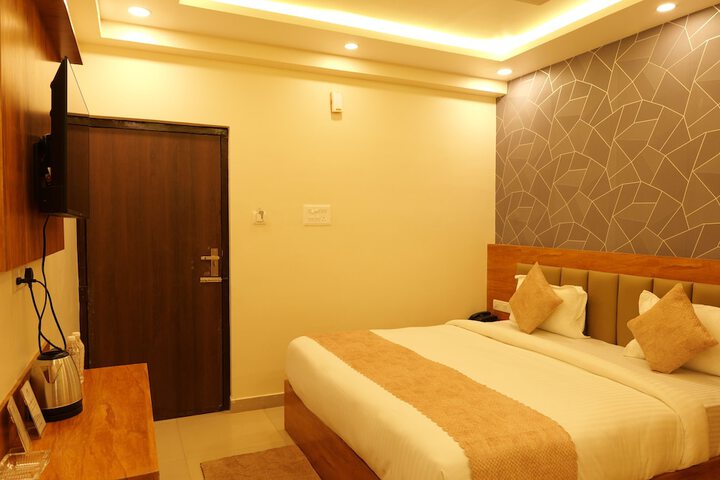 Room 6 of 9