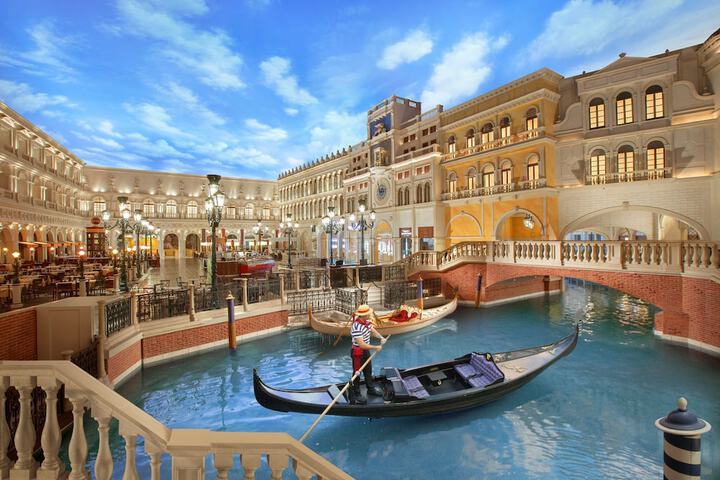 Shopping mall