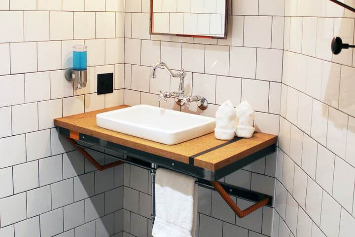 Premium Double Room Private Bathroom City View 205 Council Room (132 of 132)