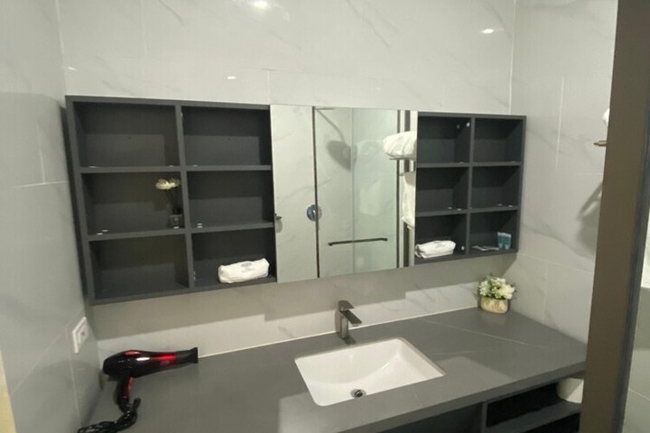 Room 9 of 9