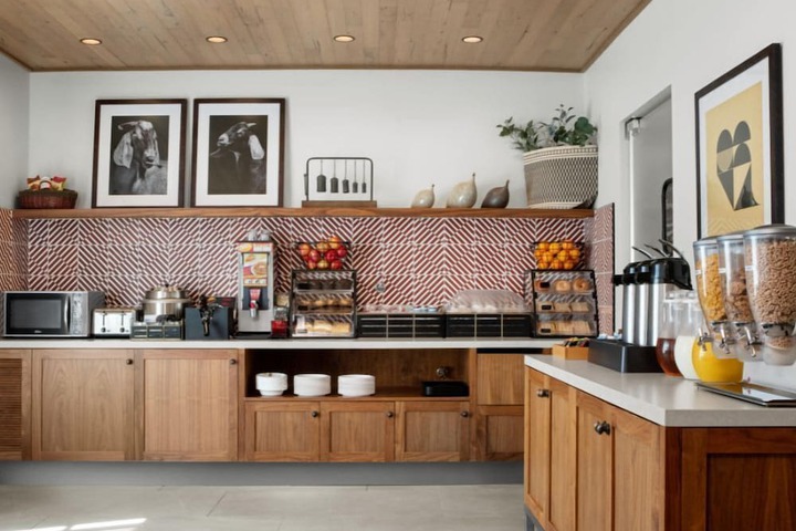 Breakfast area