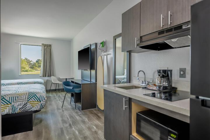 Room 8 of 28