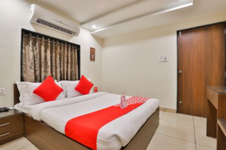 OYO 16086 Hotel Moris Banquets