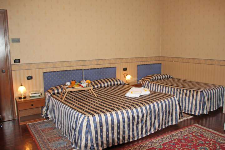Room 5 of 40