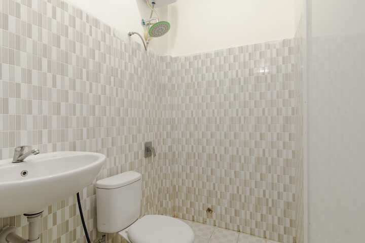 Room 12 of 16