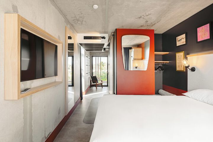 Room 37 of 118